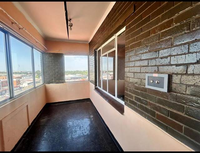 2 BEDROOM APARTMENT FOR SALE IN SPRINGS CENTRAL
